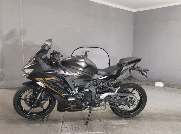 Мотоцикл Kawasaki NINJA ZX-25R KRT з пробігом 4569 km
