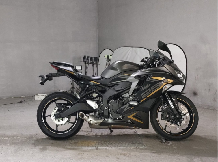 Мотоцикл Kawasaki NINJA ZX-25R KRT з пробігом 4569 km