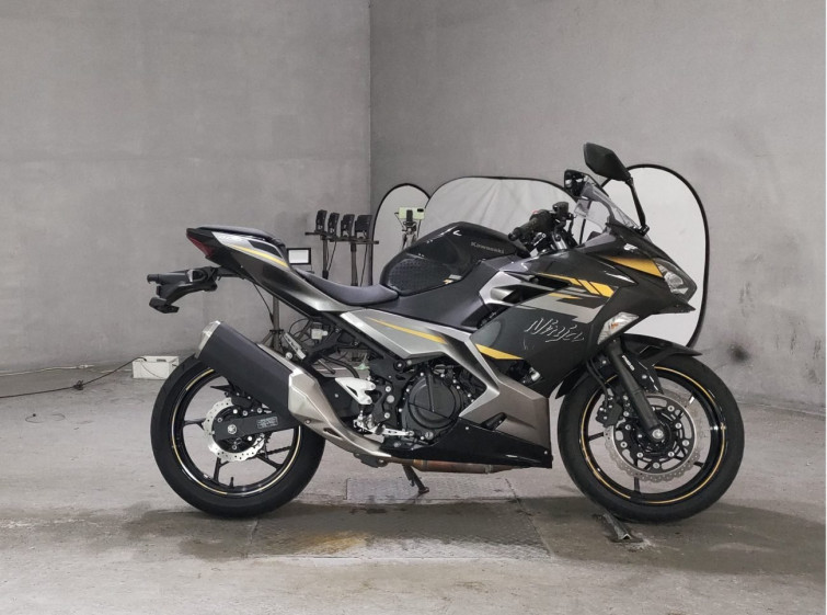 Мотоцикл Kawasaki NINJA400 с пробегом 5712 km