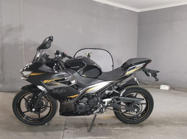 Мотоцикл Kawasaki NINJA400 с пробегом 5712 km