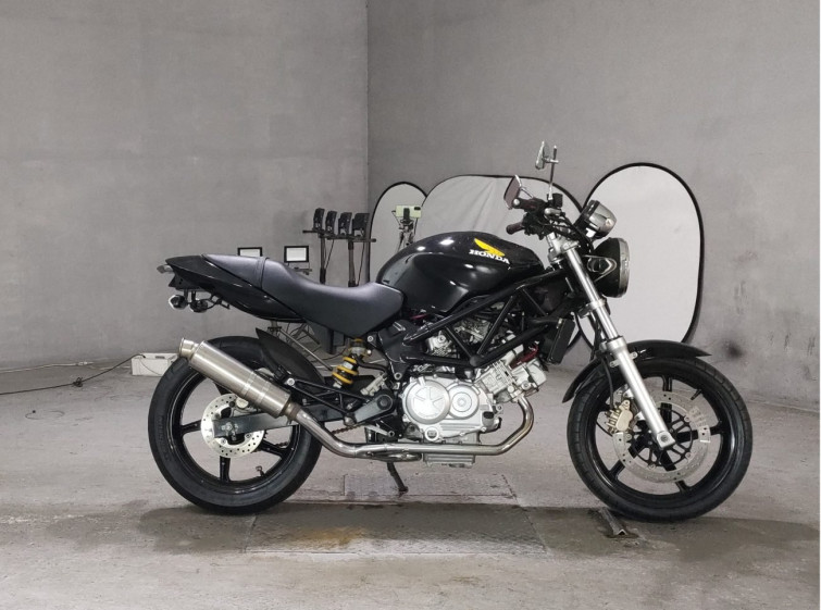 Мотоцикл Honda VTR250 з пробігом 10724 km