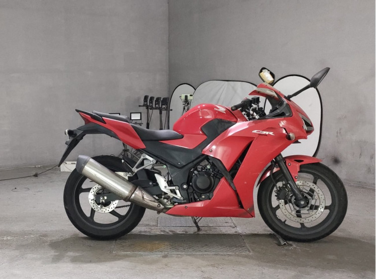 Мотоцикл Honda CBR250R з пробігом 18626 km