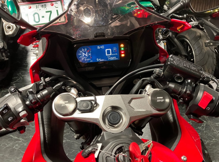 Мотоцикл Honda CBR650R с пробегом 14320 km