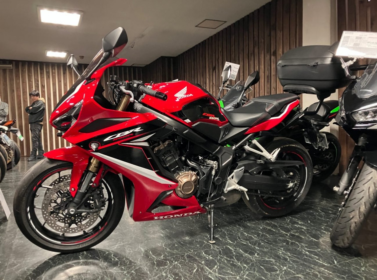 Мотоцикл Honda CBR650R с пробегом 14320 km