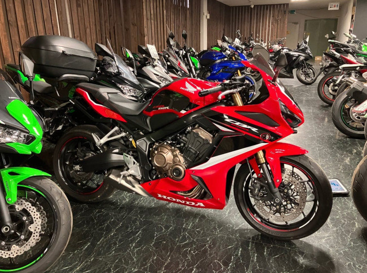 Мотоцикл Honda CBR650R с пробегом 14320 km