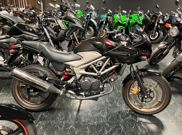 Мотоцикл Honda VTR250F з пробігом 3749 km