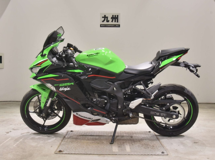 Мотоцикл Kawasaki NINJA ZX-25R з пробігом 1273 km