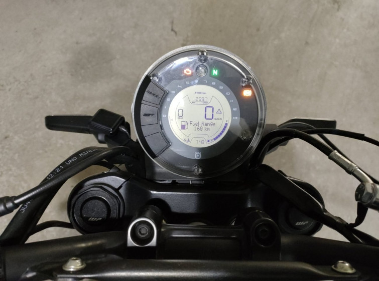 Мотоцикл Husqvarna SVARTPILEN 250 з пробігом 2597 km