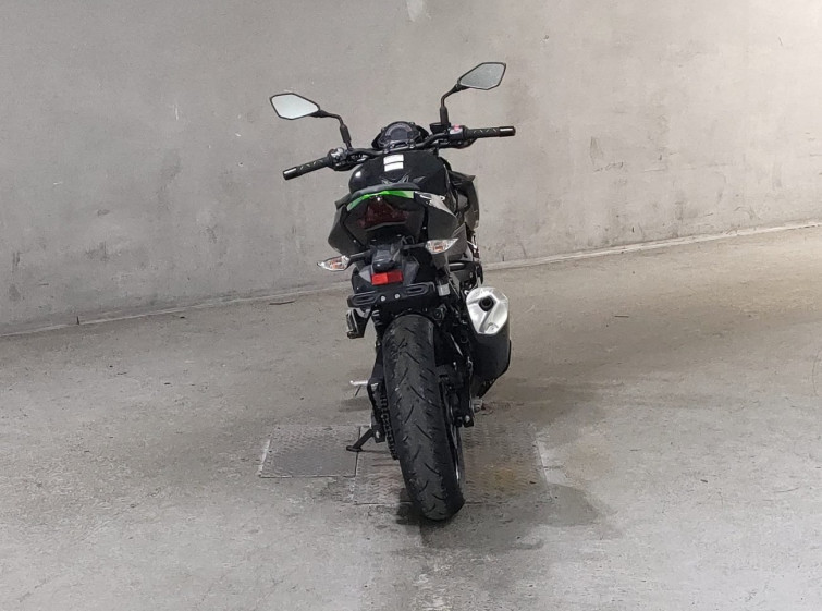 Мотоцикл Kawasaki Z400 з пробігом 7316 km