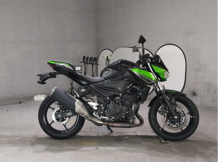 Мотоцикл Kawasaki Z400 з пробігом 7316 km