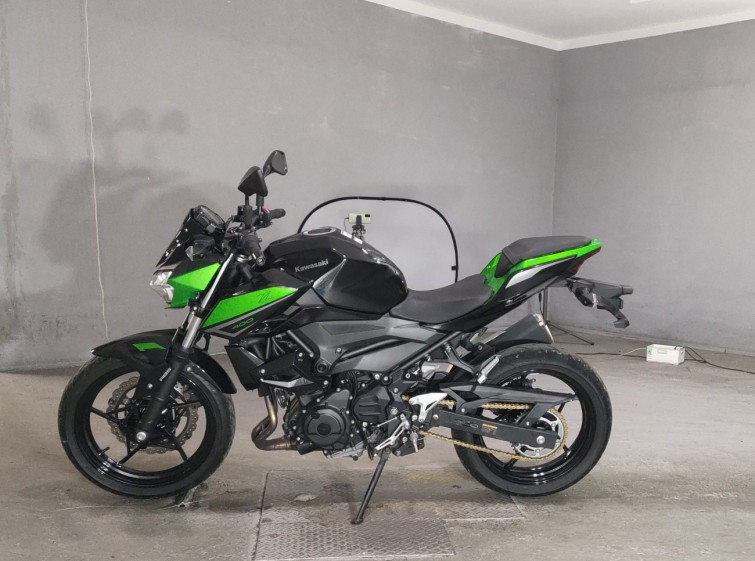 Мотоцикл Kawasaki Z400 з пробігом 7316 km