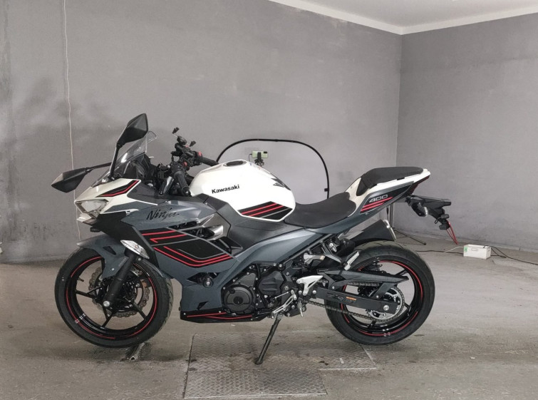 Мотоцикл Kawasaki NINJA400 з пробігом 2788 km