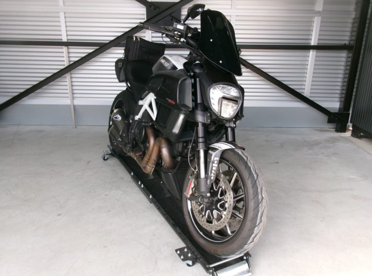 Мотоцикл Ducati DIAVEL CARBON с пробегом 30679 km