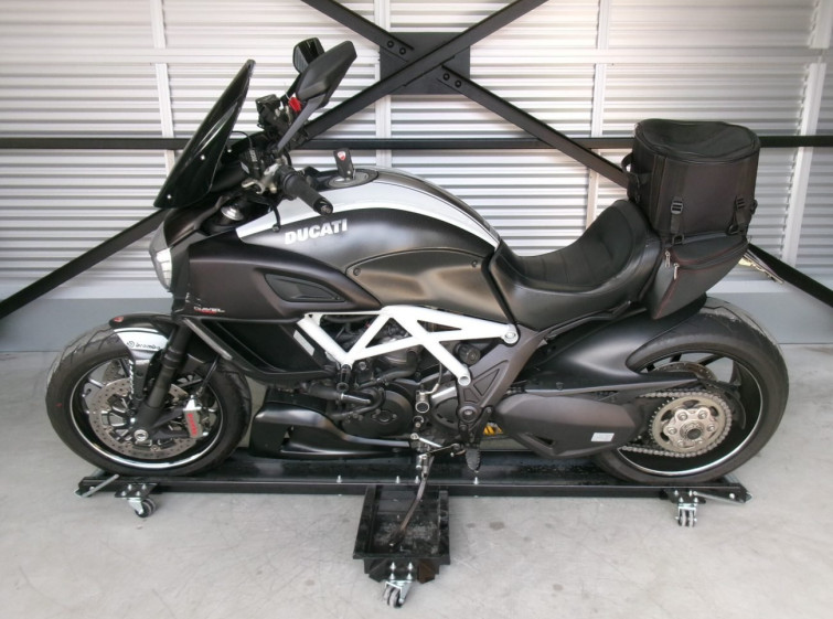 Мотоцикл Ducati DIAVEL CARBON с пробегом 30679 km