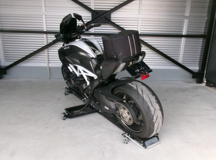 Мотоцикл Ducati DIAVEL CARBON с пробегом 30679 km