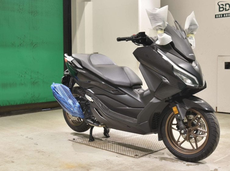 Мотоцикл Honda FORZA-6