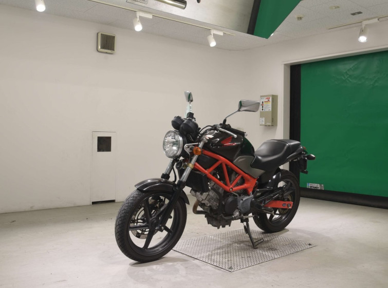 Мотоцикл Honda VTR250 з пробігом 26245 km