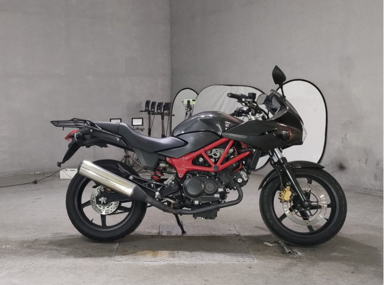 Мотоцикл Honda VTR250F з пробігом 4724 km