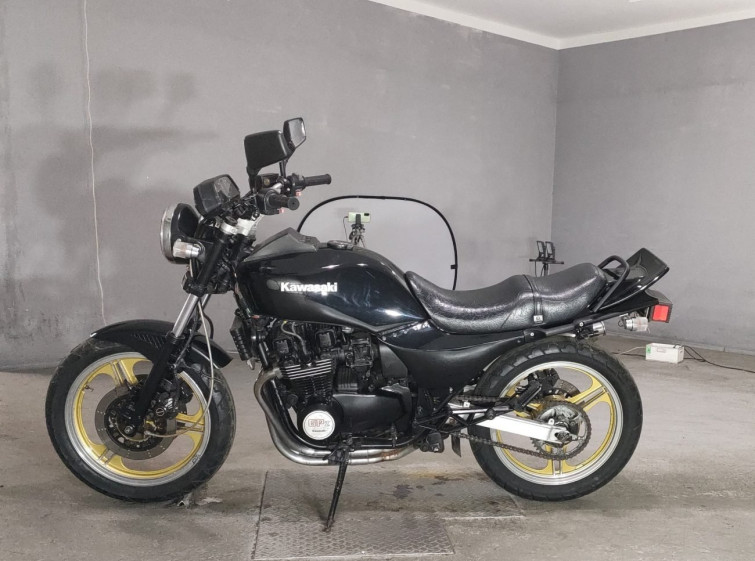 Мотоцикл Kawasaki GPZ400F з пробігом 26349 km