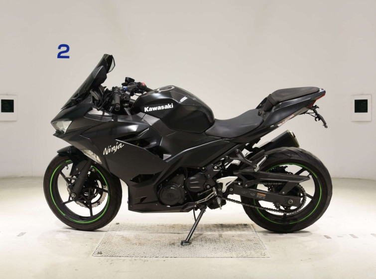 Мотоцикл Kawasaki NINJA400 з пробігом 15200 km