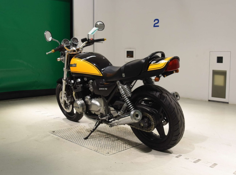 Мотоцикл Kawasaki ZEPHYR750 з пробігом 8489 km