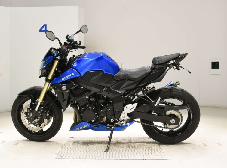 Мотоцикл Suzuki GSR750 с пробегом 20207 km