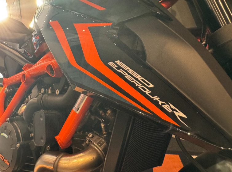 Мотоцикл KTM 1290 SUPERDUKE R з пробігом 1 km