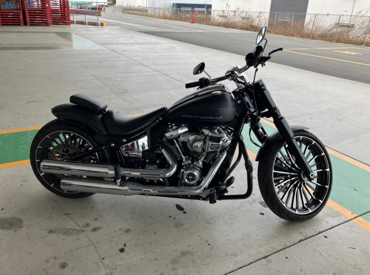 Мотоцикл HD BREAKOUT FXBR1750