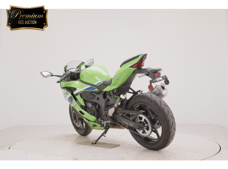 Мотоцикл Kawasaki ZX-4RR з пробігом 74 km