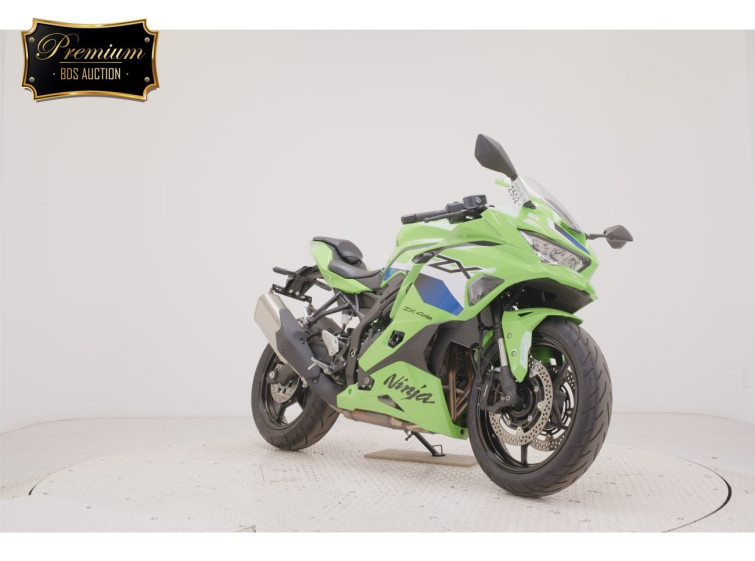 Мотоцикл Kawasaki ZX-4RR з пробігом 74 km