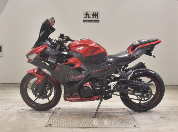 Мотоцикл Kawasaki NINJA400 с пробегом 20236 km
