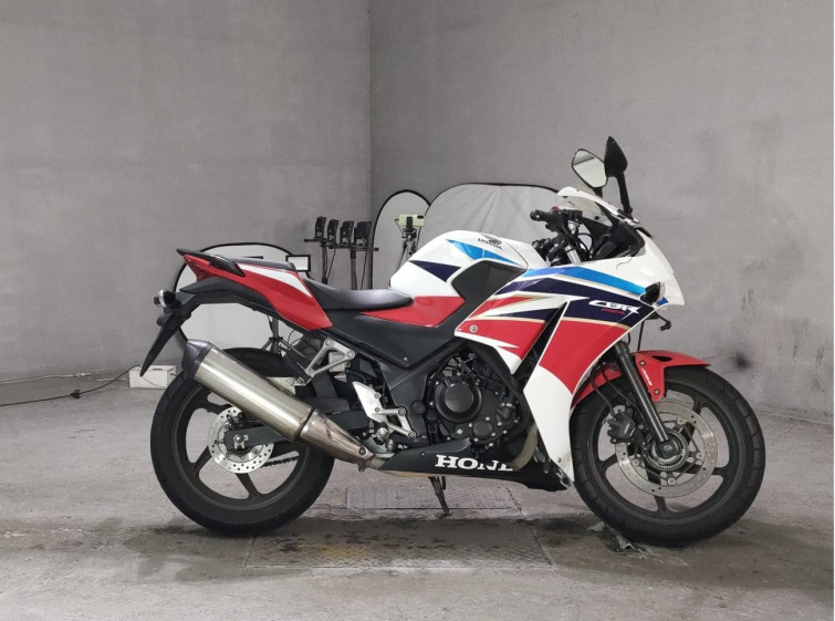 Мотоцикл Honda CBR250R з пробігом 19471 km