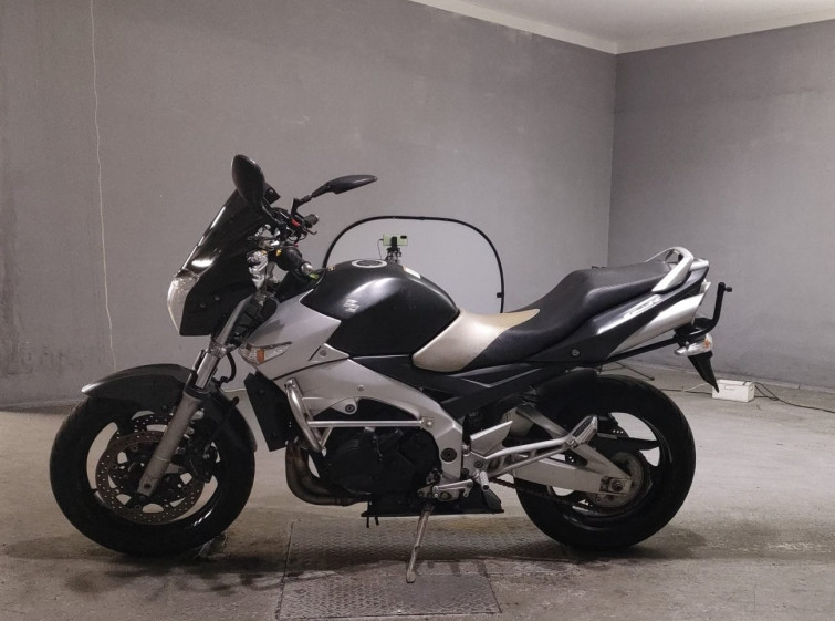 Мотоцикл Suzuki GSR400 з пробігом 31367 km