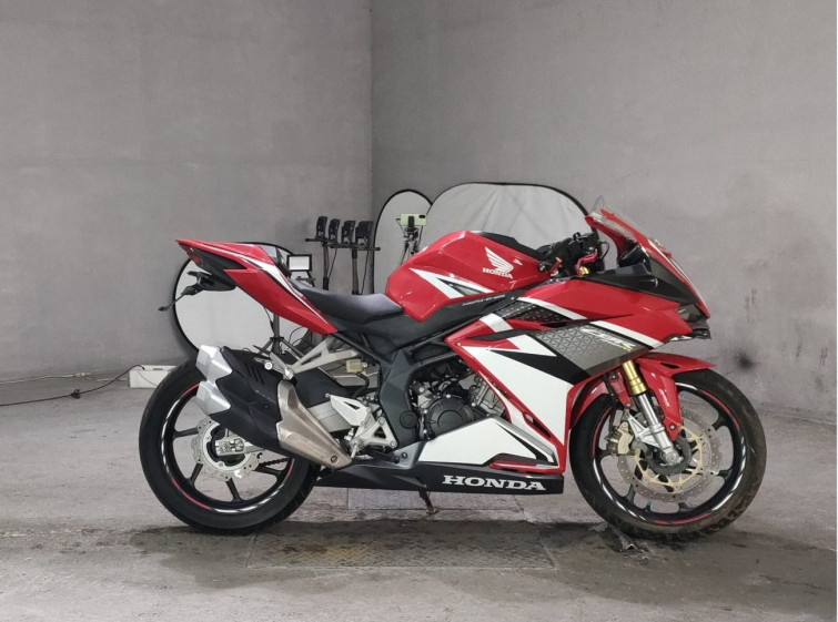 Мотоцикл Honda CBR250RR с пробегом 3437 km