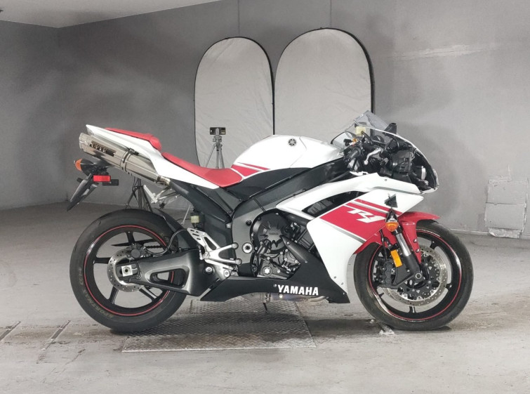 Мотоцикл Yamaha YZF-R1 з пробігом 14939 km
