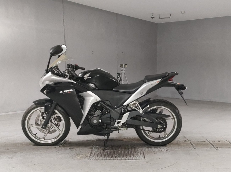 Мотоцикл Honda CBR250R с пробегом 9834 km