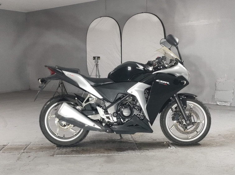 Мотоцикл Honda CBR250R с пробегом 9834 km