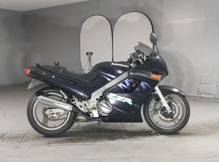 Мотоцикл Kawasaki ZZ-R250 з пробігом 33429 km