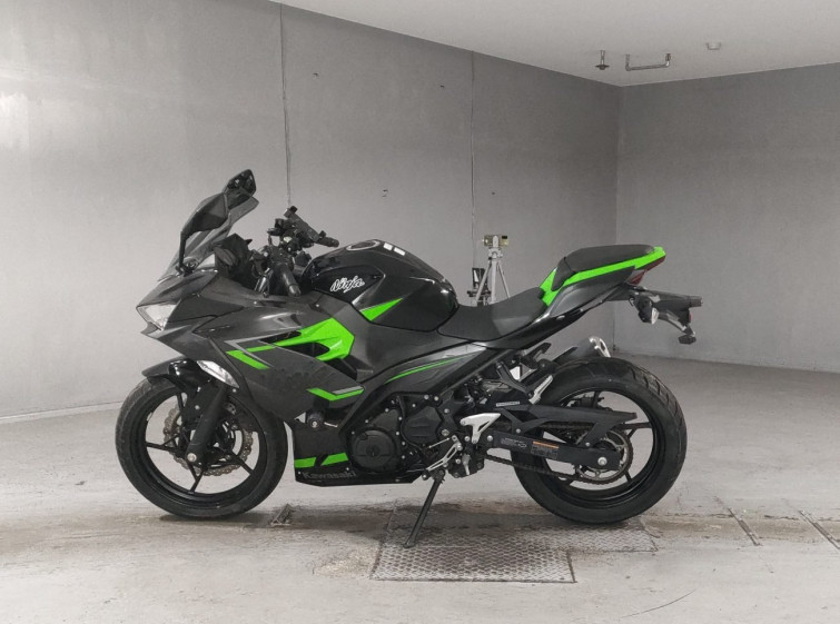 Мотоцикл Kawasaki NINJA250 с пробегом 11030 km