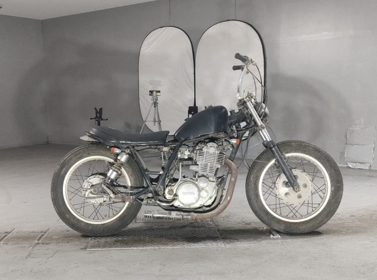 Мотоцикл Yamaha SR400 з пробігом 4159 km