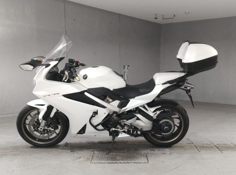 Мотоцикл Honda VFR800F з пробігом 27937 km
