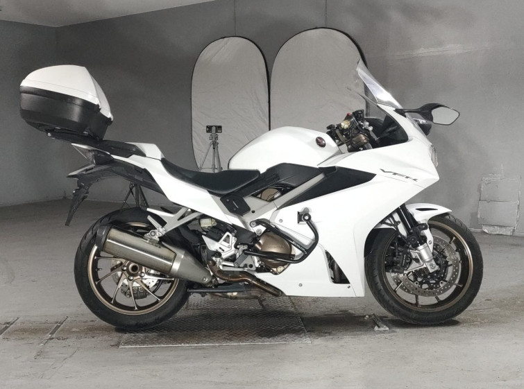 Мотоцикл Honda VFR800F з пробігом 27937 km