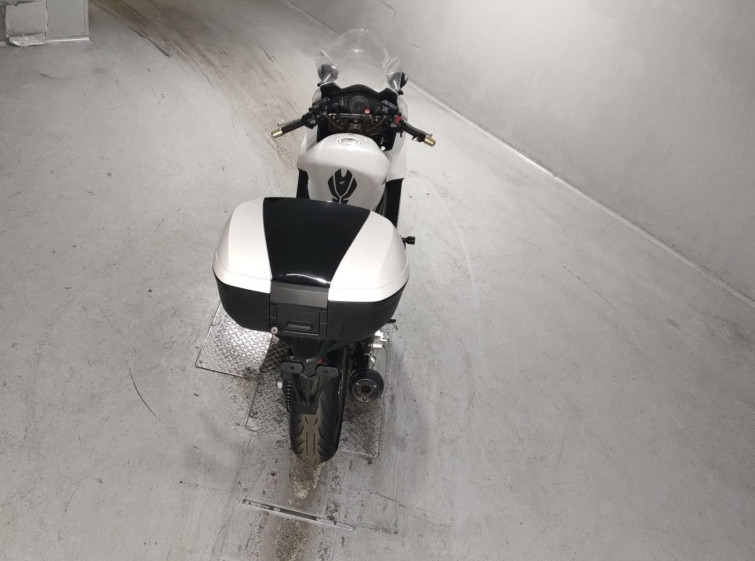 Мотоцикл Honda VFR800F з пробігом 27937 km