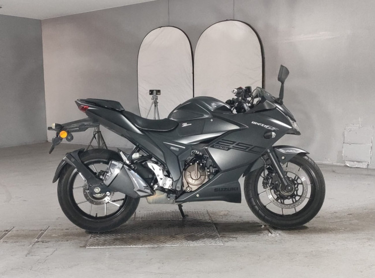 Мотоцикл Suzuki GIXXER SF250 з пробігом 32057 km