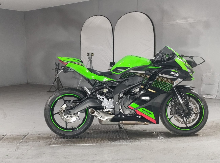Мотоцикл Kawasaki NINJA ZX-25R KRT з пробігом 6454 km