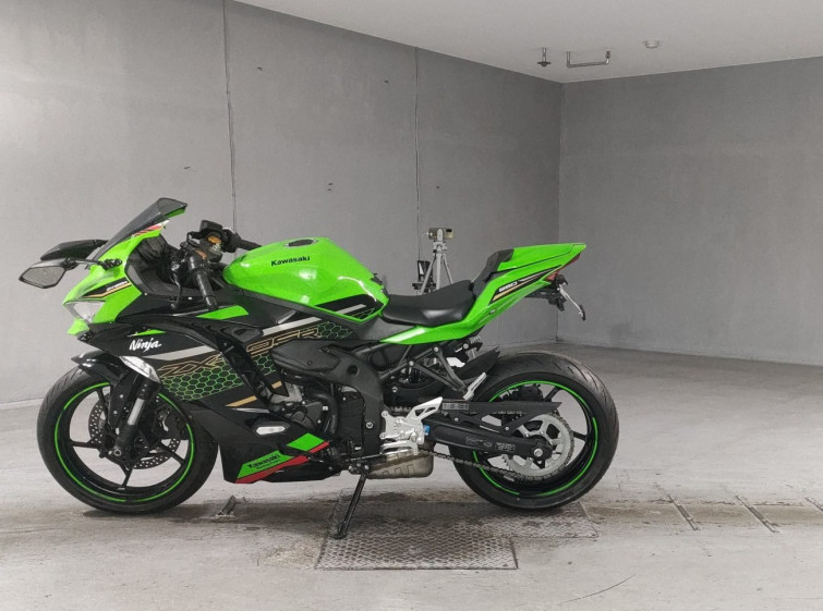 Мотоцикл Kawasaki NINJA ZX-25R KRT з пробігом 6454 km