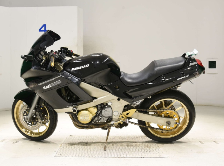 Мотоцикл Kawasaki ZZ-R400 з пробігом 31326 km