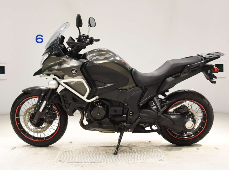 Мотоцикл Honda VFR1200XD з пробігом 64188 km