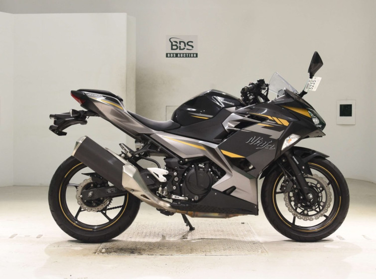 Мотоцикл Kawasaki NINJA400 з пробігом 15660 km