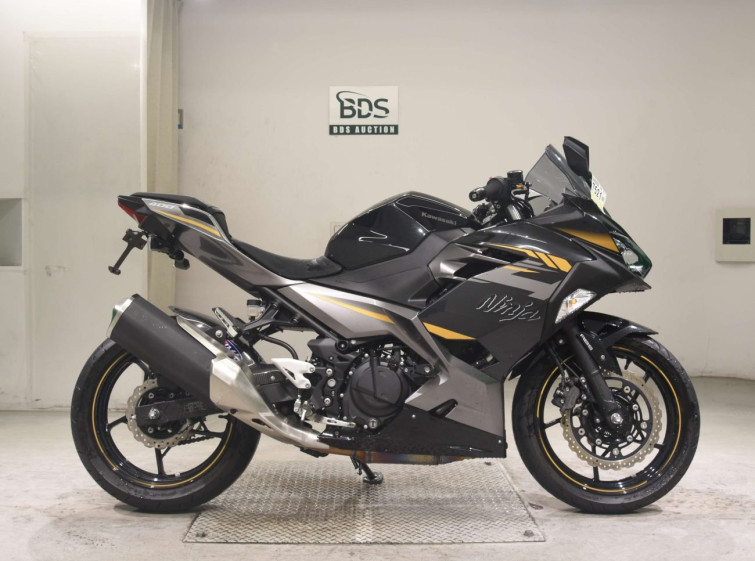 Мотоцикл Kawasaki NINJA400 с пробегом 9563 km